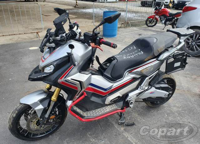 HONDA X-ADV 750 18/18